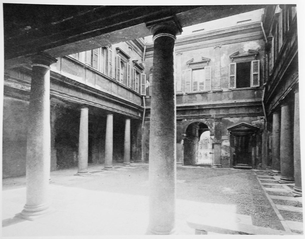 Cortile Casa Amenoni Milano