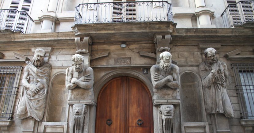 immagine della casa degli omenoni di Milano